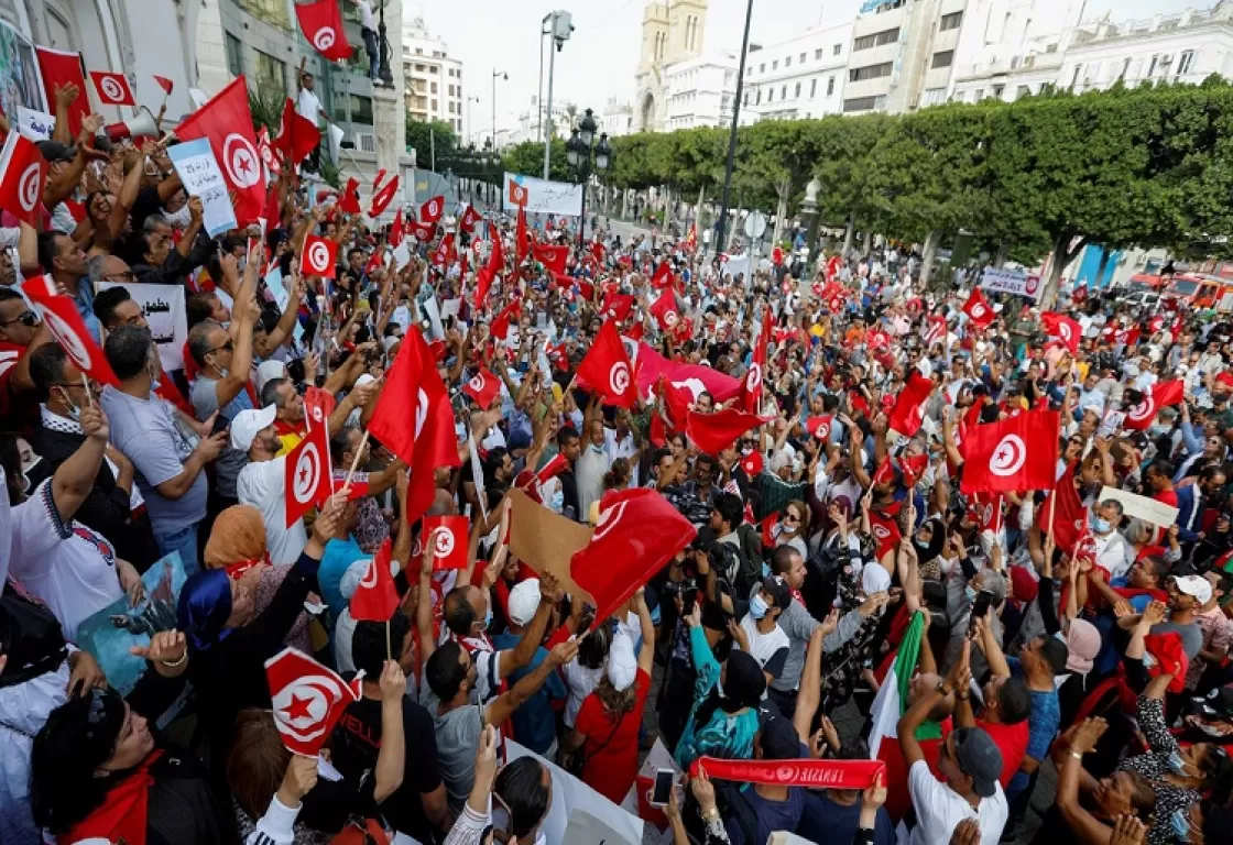 مظاهرة بتونس تطالب بتطهير المؤسسات من الإخوان