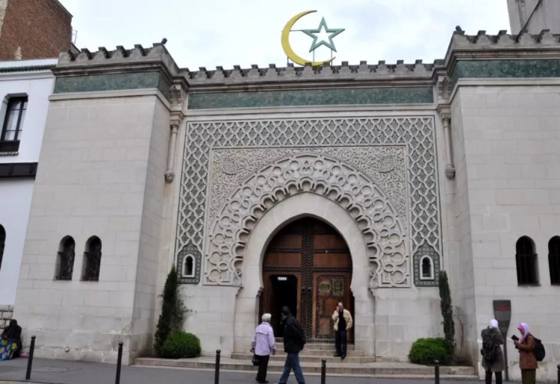 المسجد الكبير في باريس... منارة عريقة تتقاذفها رياح السياسة