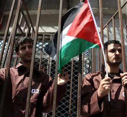بالأسماء... إسرائيل تنشر تفاصيل عن معتقلين فلسطينيين تشملهم صفقة التبادل (لائحة)