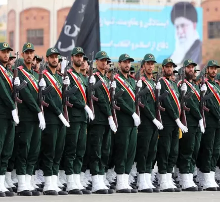 الحرس الثوري الإيراني مستمر في تهريب الأسلحة للحوثيين... تفاصيل