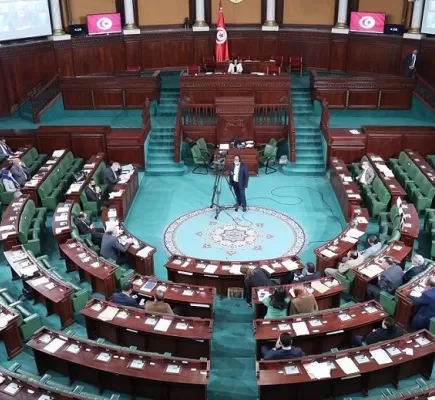 رغم محاولات التشويش.. البرلمان التونسي الجديد يواصل عمله