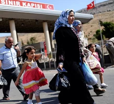تركيا: ترحيل أكثر من (2000) لاجئ غير نظامي في أسبوع... هل بدأ أردوغان حملته الانتخابية؟