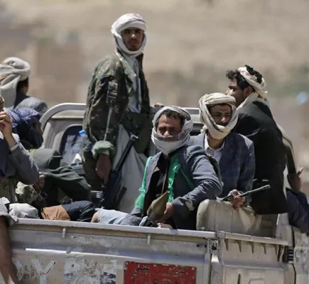 على خُطا داعش... ميليشيات الحوثي تغلق محلات الأغاني والأفلام في صنعاء