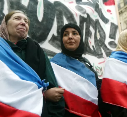 لماذا يعتقد مسلمو فرنسا أنّ الشريعة أهم من القانون؟