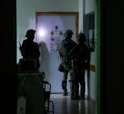 خبر مدقق: شبكات إخبارية عالمية تفضح رواية إسرائيل حول وجود أسلحة في مستشفى الشفاء... هذا ما أثبتته