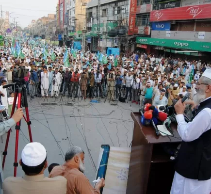 مسيرة الإخوان الطويلة تجوب ولايات باكستان، وتحتفي بخطاب التحريض