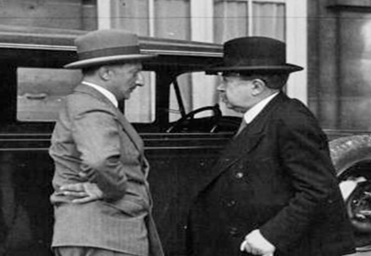 جورج بونيت (يسار) مع بول بانليفيه رئيس الوزراء الفرنسي إبّان الحرب العالمية الأولى