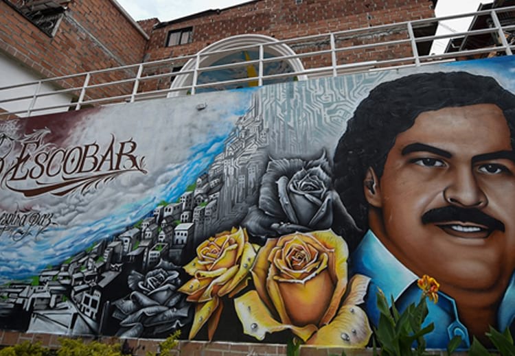 لقبه أهل مدينته بروبن هود كولومبيا رغم ممارسته للاغتيالات