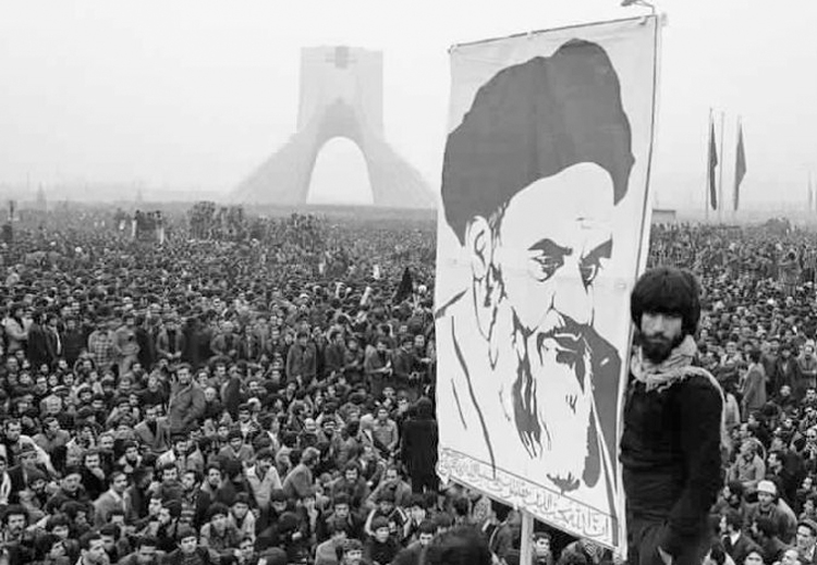 اندلاع الحركة الثوريّة في إيران عام 1979 ووصول الخميني للسلطة