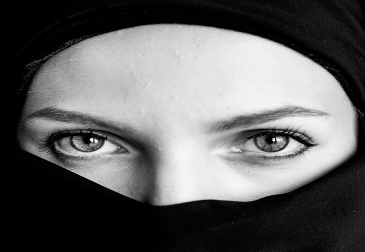في رأيها يشكل حظر ارتداء البرقع دلالة على كراهية الإسلام