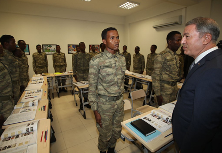 زيارة وزير الدفاع التركي للصومال في مطلع تشرين الثاني