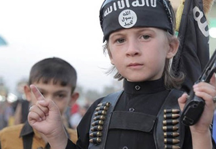 يوجد فرق بين الطفل المنضمّ لداعش قسراً ومن تمّ غسل عقله