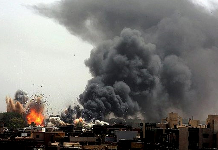 بعد قصف لحلف شمال الاطلسي لمدينة طرابلس، ليبيا، ومقتل العديد من المدنيين