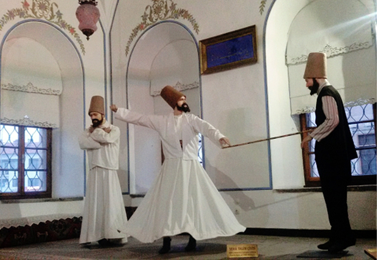 مجسّمات شمعية لصوفيين يؤدون رقصة &quot;سما&quot; في متحف الرومي - (تصوير: رشا سلامة)