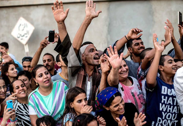 محتفلون بالعذراء في دير درنكة بأسيوط (تصوير: روجيه أنيس)