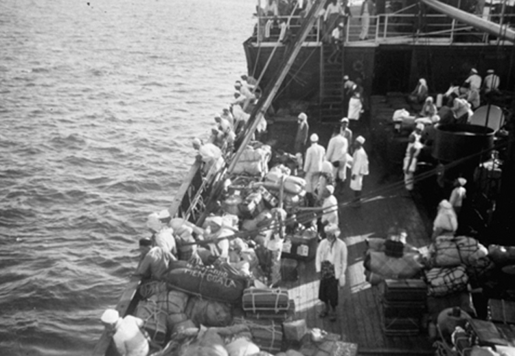 باخرة في البحر الأحمر تقلّ حُجاجاً قادمين من إندونيسيا العام 1937
