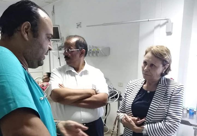 وزيرة المرأة التونسية تزور فتاة باجة في المشفى