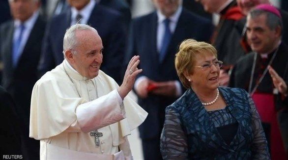 لحظة استقبال البابا فرانسيس في تشيلي