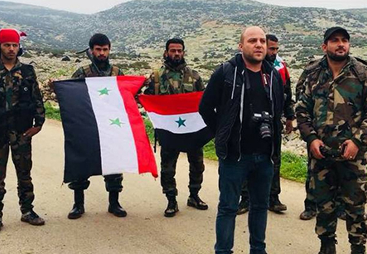 عناصر من القوات الشعبية التابعة للنظام السوري عقب دخولها إلى عفرين