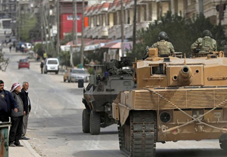 دبابات ومدرعات تركية وسط عفرين عقب سيطرتها العسكرية على المنطقة
