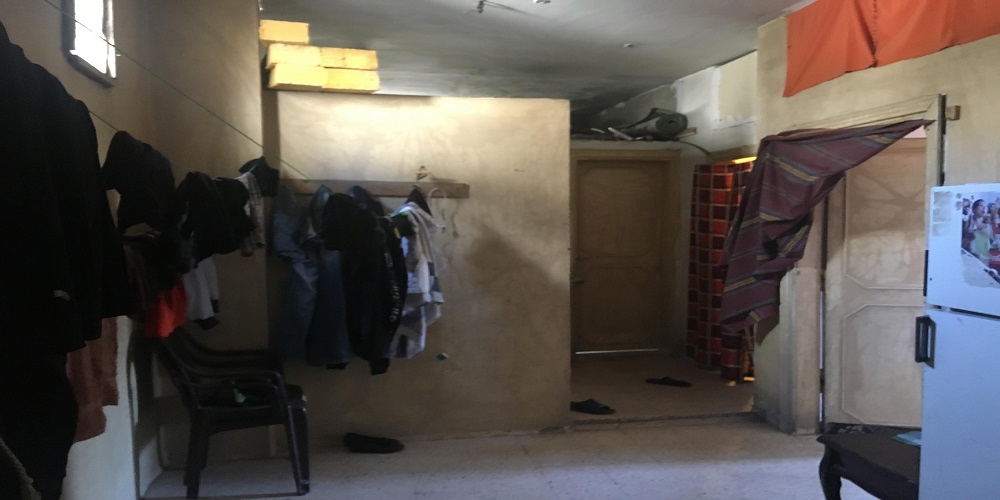 غرفة للغسيل والسكن لعائلة آيات في مخيم الحسين – (حفريات)