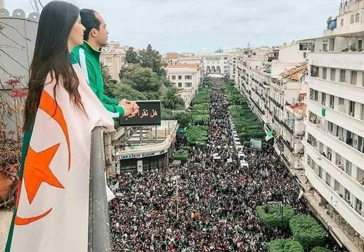 الجزائر بذكرى استقلالها.. حراك يتواصل وبوادر أزمة مع باريس