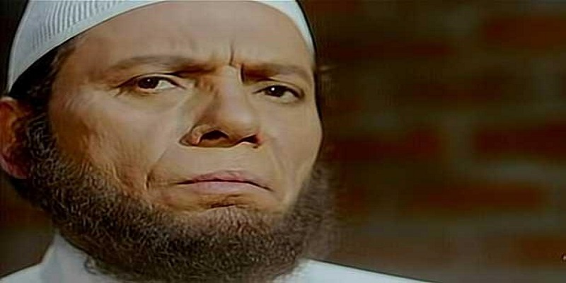 عادل إمام في مشهد من فيلم &quot;الإرهابي&quot;