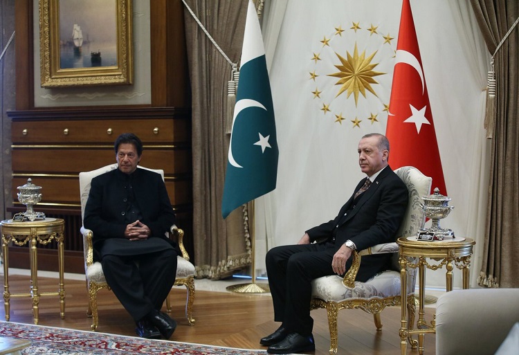 يتشابه أردوغان وعمران خان في توظيف الخطاب الديني الشعبوي لنيل الرضا الشعبي وإلهاء الشعب عن الإخفاقات الاقتصادية والسياسية