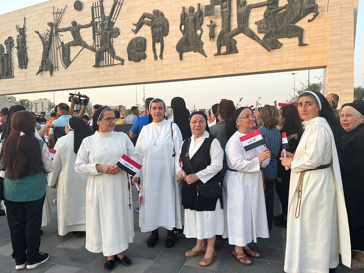 أتباع الكنيسة الكلدانية في العراق يتضامنون مع الكاردينال لويس ساكو بساحة التحرير وسط بغداد