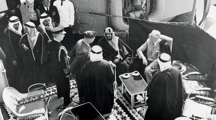 اجتماع الملك عبد العزيز والرئيس الأمريكي روزفلت