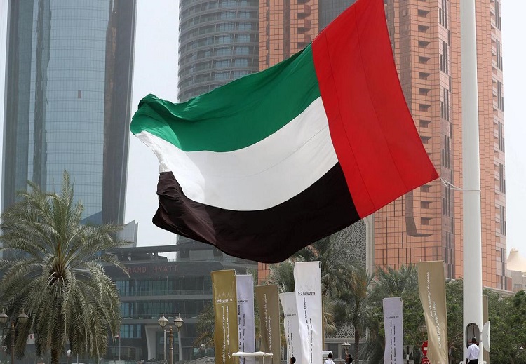 أطلق الشيخ خليفة العديد من المبادرات والقرارات بهدف تعزيز القدرة التنافسية لقطاع الأعمال في دولة الإمارات 