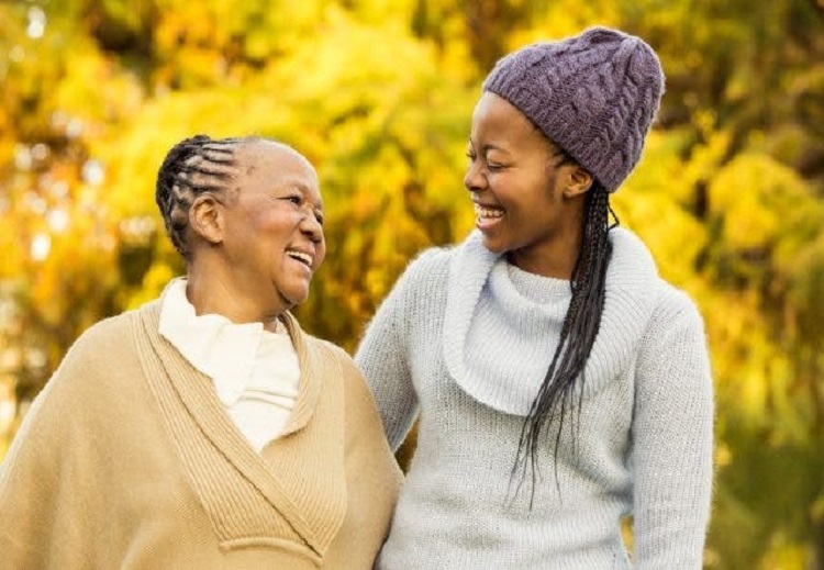 التواصل مع الآخرين له أهمية كبيرة لتفادي الشيخوخة