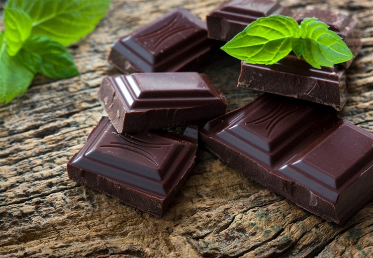 الشوكولاتة هي السبب الرئيسي للصداع النصفي من خلال فحص سلسلة من الدراسات