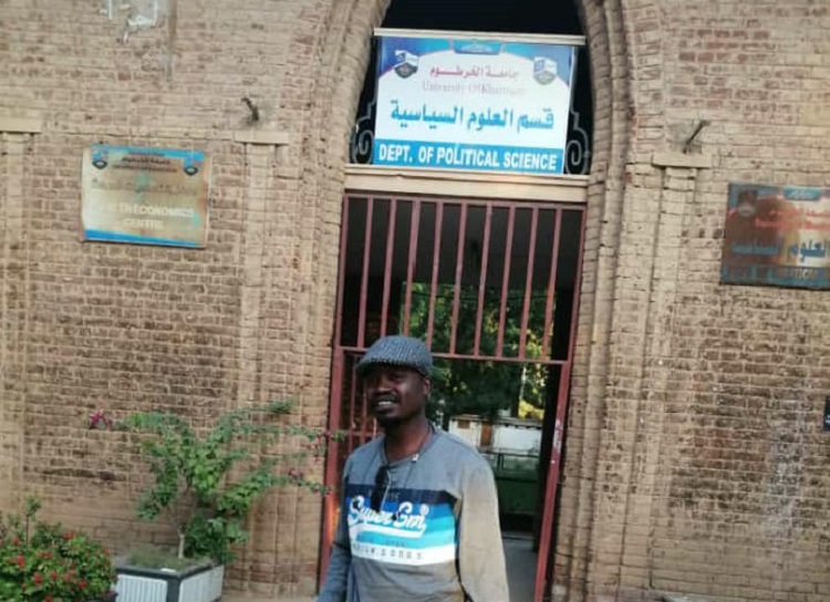 الصحفي السوداني علي عبد الرحمن 