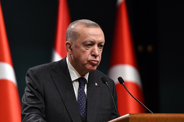 تركيا تبحث عن تقارب تكتيكي مع مصر وتلوح بورقة الإخوان