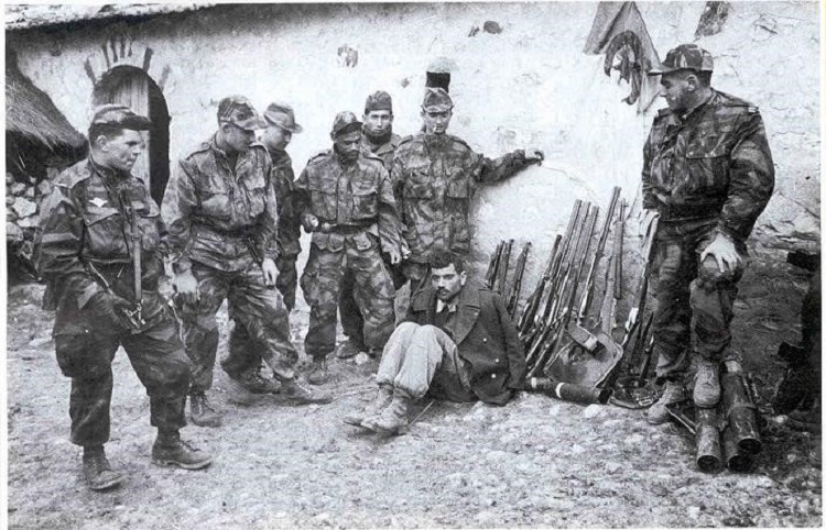 جنود فرنسيون في الجزائر قبل الاستقلال