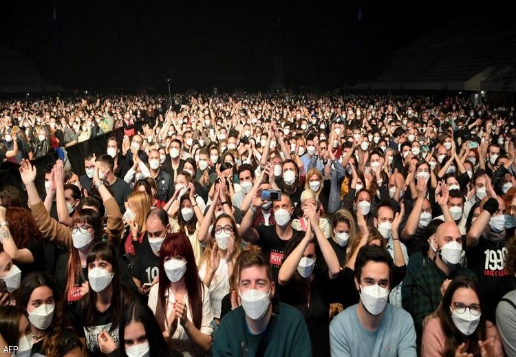 5 آلاف من عشاق الموسيقى يحضرون حفلاً لموسيقى الروك في برشلونة بعد إجراء فحص مسبق