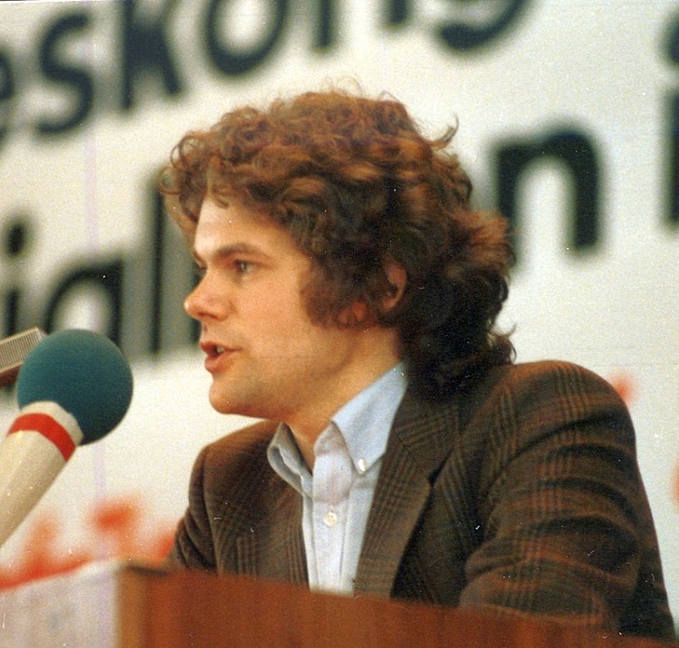 شولتس في مؤتمر الاشتراكيين الشباب في 1984