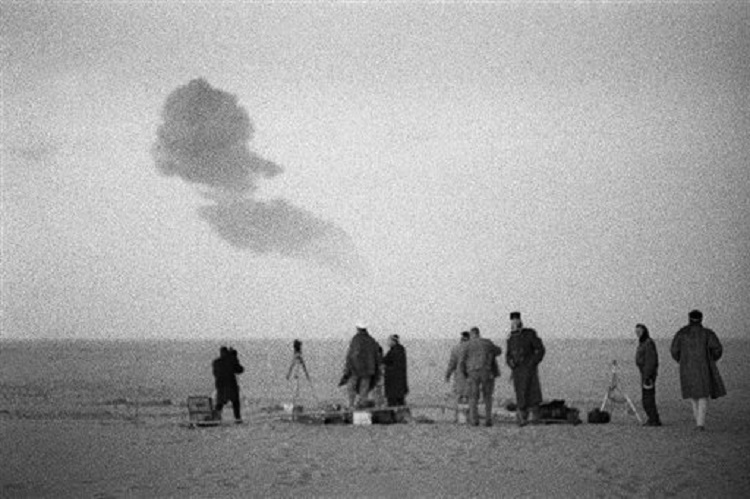 صورة لأول تفجير نووي في الجزائر 13 شباط 1960