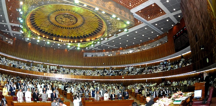 أعلن البرلمان الباكستاني أنّه سيصوّت لانتخاب رئيس جديد للوزراء الإثنين المقبل
