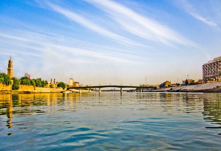 لقطة لنهر دجلة الذي يشق العاصمة بغداد بين قضائي الكرخ والرصافة