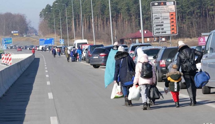 مئات الآلاف من اللاجئين الأوكرانيين