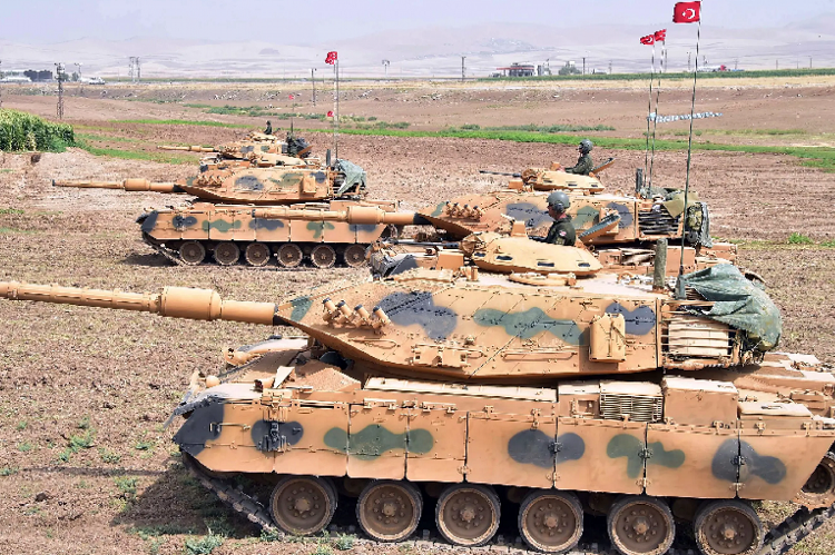 مدرعات تابعة للجيش التركي داخل أراضي إقليم كردستان العراق لمهاجمة حزب العمال الكردستاني