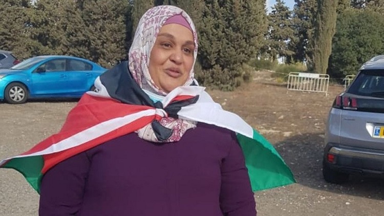 نسرين أبو كميل، من مواليد مدينة حيفا المحتلة، ومتزوجة في قطاع غزة