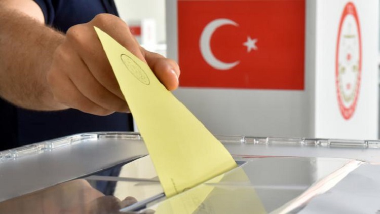 وظّف أردوغان ورقة اللاجئين السوريين لصالحه في انتخابات 2014 بتجنيس بعضهم لاستغلال أصواتهم