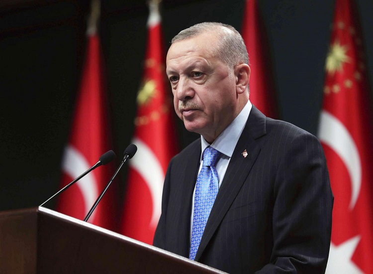 يرى مراقبون أتراك أنّ قرار الانسحاب من الاتفاقية يُعتبر خطوة من جانب أردوغان لتلبية مطالب قاعدته الدينية في البلاد