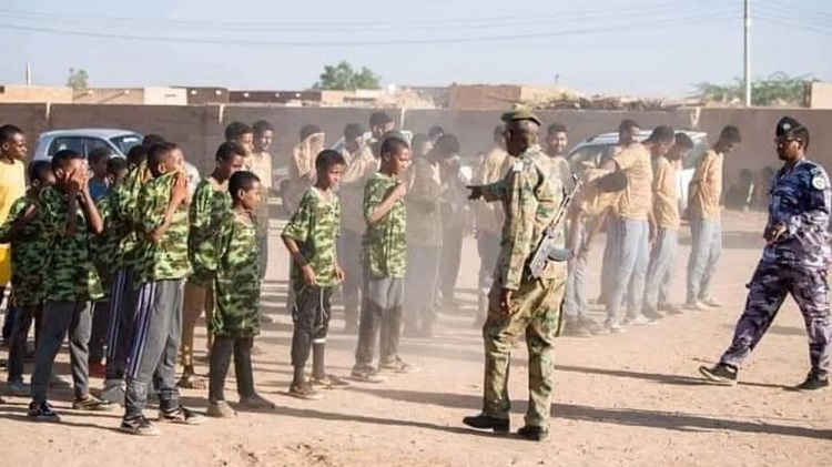 يثير توزيع الجيش السوداني السلاح على المواطنين مخاوف واسعة