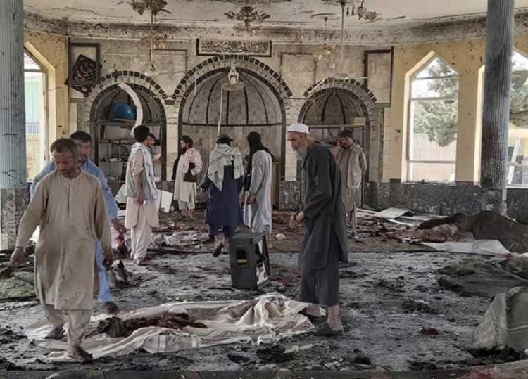 عدد القتلى جراء التفجير الانتحاري الذي نفذه تنظيم داعش في مسجد الإمام برقة الشيعي بقندهار تجاوز 60 شخصاً