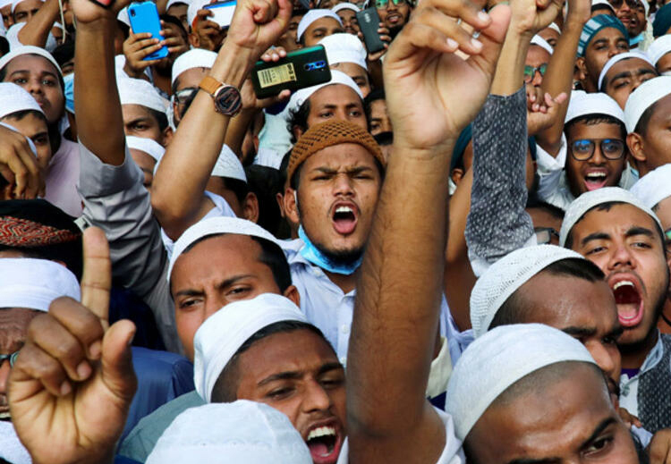 أوضح تقرير تلفزيوني بالوثائق أنّ الخلية النائمة للجماعة الإسلامية واتحاد الطلاب الإسلامي، قامت باختلاس المليارات من البنك الإسلامي في بنغلاديش منذ إنشائه