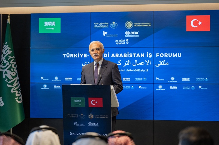 أعلن وزير التجارة التركي عمر بولاط أنّ حجم التبادل التجاري مع السعودية بلغ (3.4) مليارات دولار في النصف الأول من العام الحالي